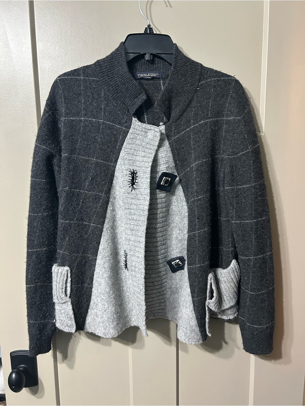 Banana Republic grays windowpane print 💯 Merino Wool cardigan square buttons